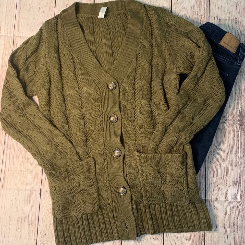 Women’s cardigan sweater with buttons